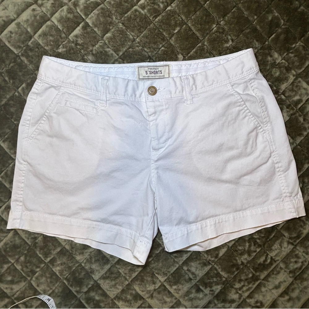 Old Navy Women's White Mid-RuseShorts, Size 8